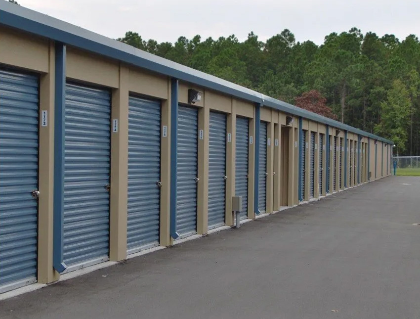 Outdoor storage units